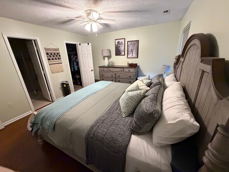 Building Photo - 8731 Stoneface Rd