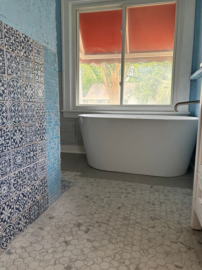 Building Photo - Charming Mediterranean Bungalow in the Heart of Historic DeLand