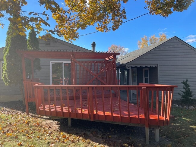 Building Photo - Newly Renovated 4-Bedroom Ranch with Basem...