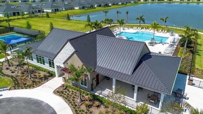 Building Photo - 6305 Cloverdale Ave