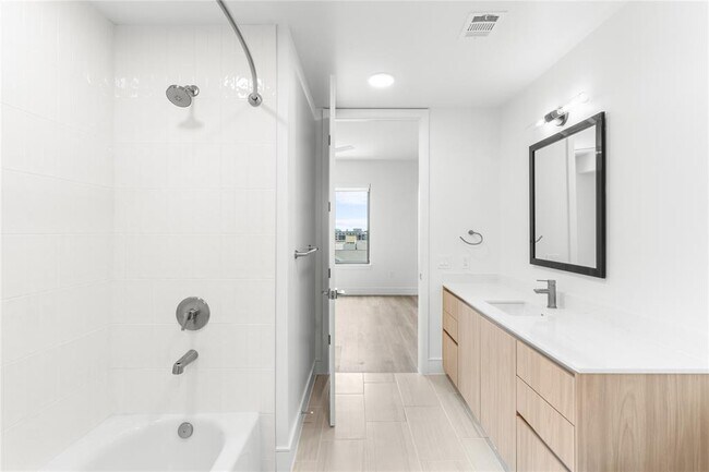 Building Photo - 2311 Westheimer Rd