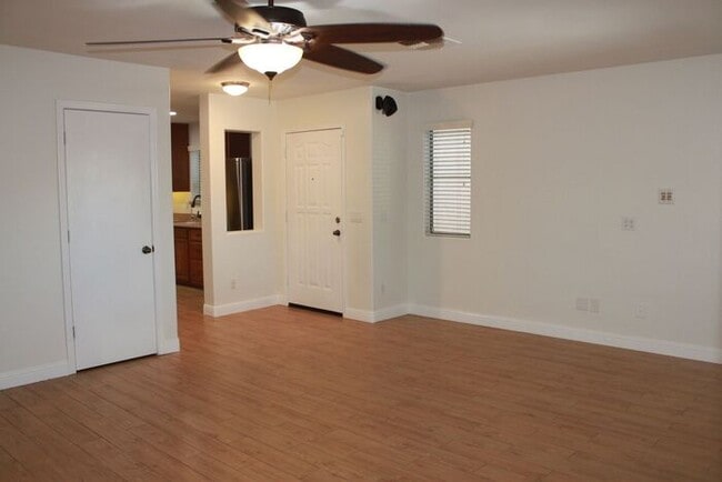 Building Photo - Adorable 3 Bedroom in Pecan Creek South