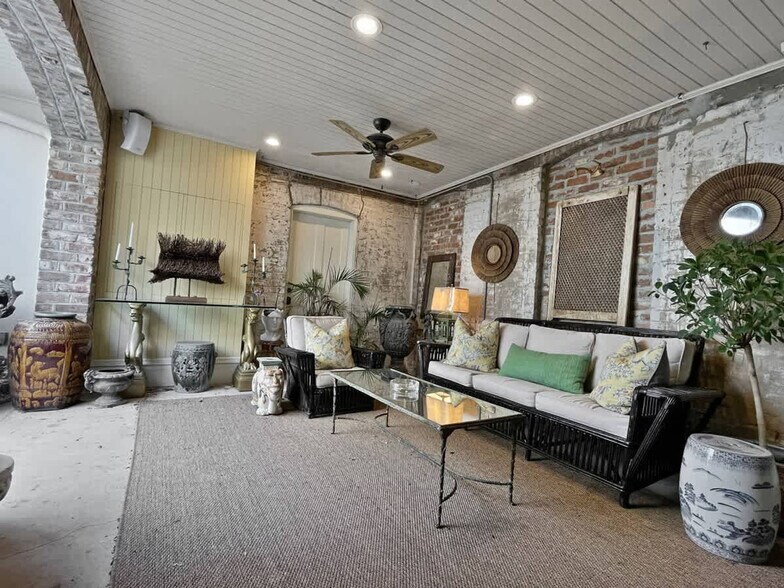 Building Photo - 9 W Gordon St