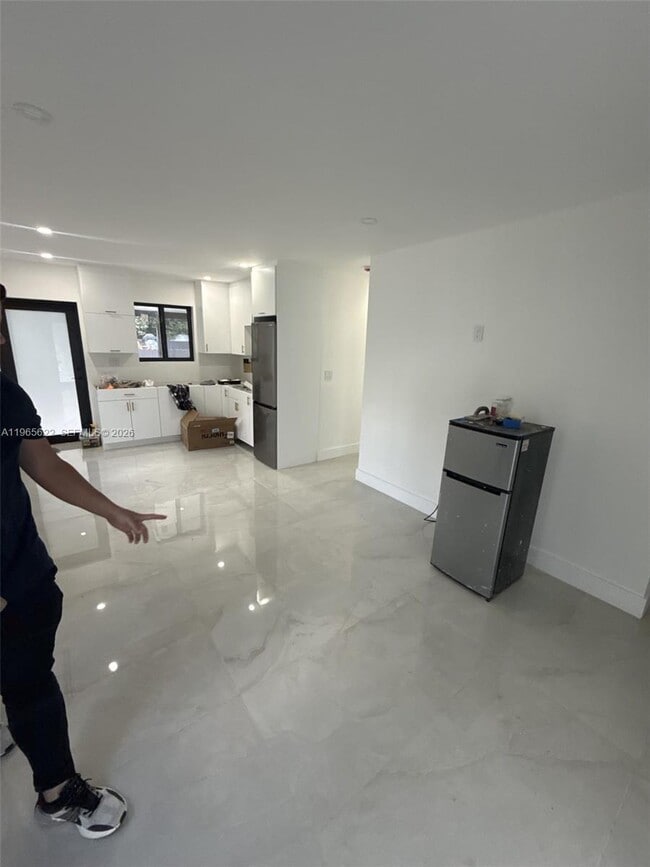 Building Photo - 2923 NW 16th Ave