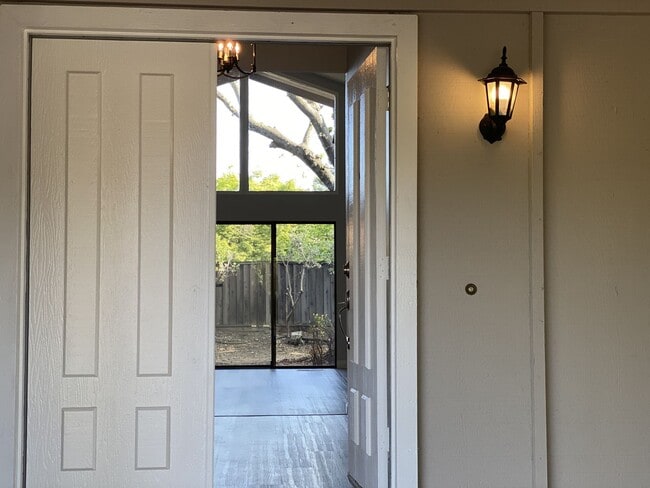 Building Photo - ALMADEN VALLEY - Spacious single story home with fenced yard, great location