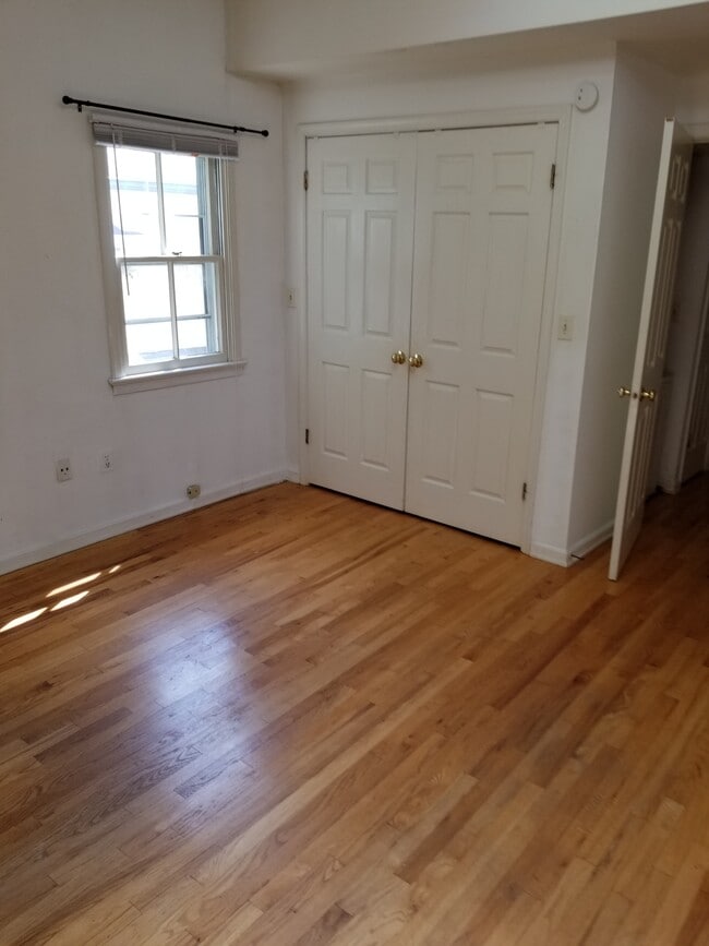 Building Photo - 81 Conduit St