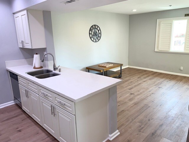 Building Photo - 230 S Catalina Ave