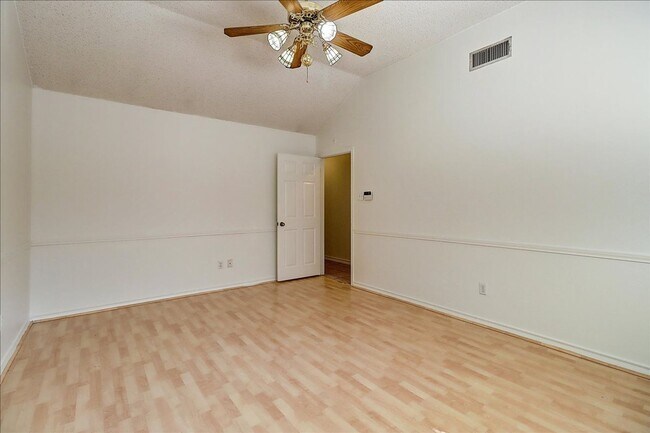 Building Photo - 6405 Clairfield St