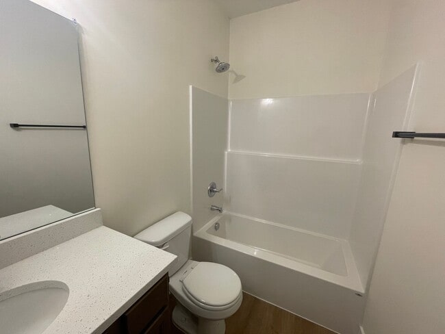 Building Photo - 3809/11 Bluelake