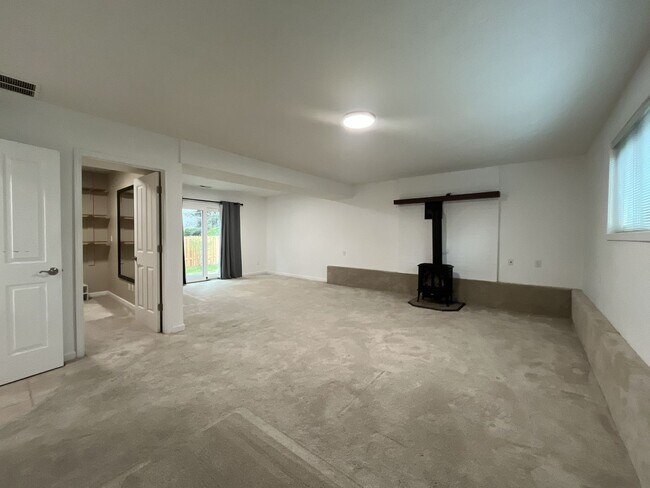 Building Photo - Three-Bedroom Home Near Nike Campus with Bonus Room, Large Deck & Two-Car Garage