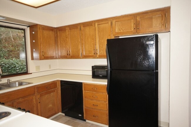 Building Photo - Lake Oswego South Shore Traditional