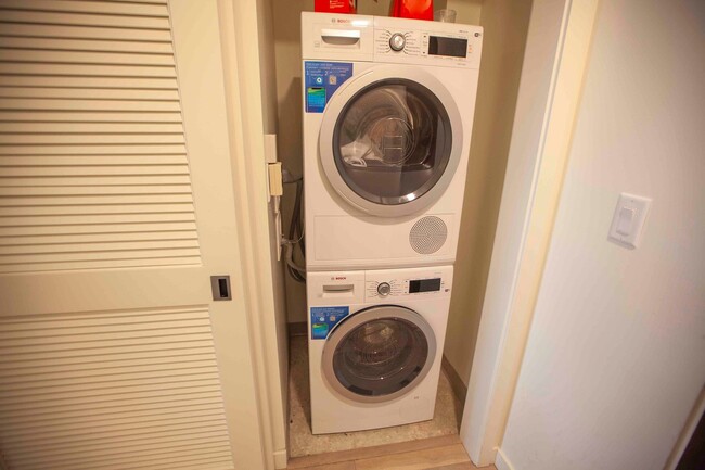 Building Photo - 2022 New Built Luxurious 2BR2BA Potrero Hi...