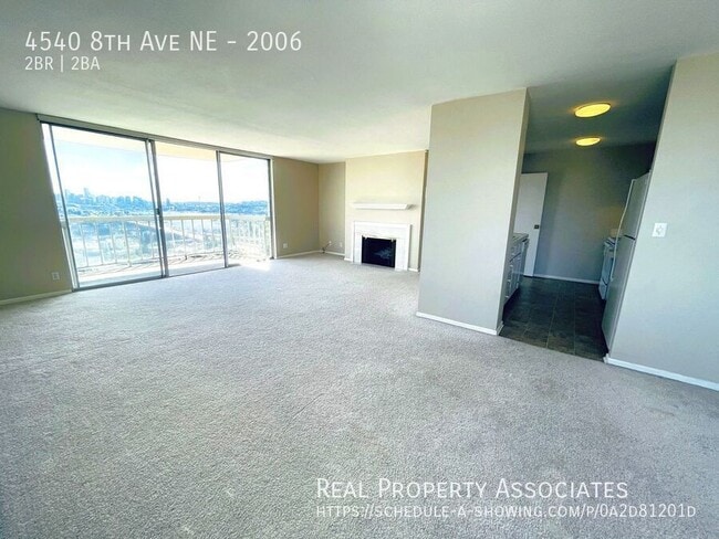 Building Photo - 4540 8th Ave NE