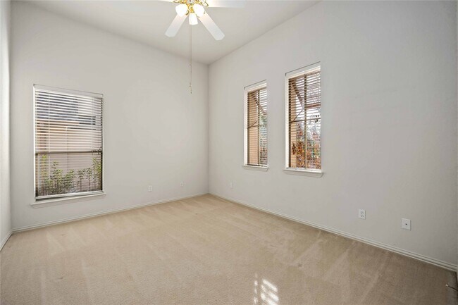 Building Photo - 102 W Racing Cloud Ct