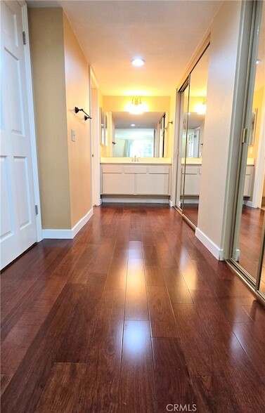 Building Photo - 1400 Post Rd