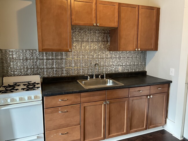 Building Photo - 239 Andrews St