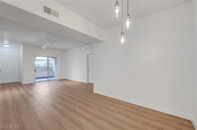 Building Photo - 2291 W Horizon Ridge Pkwy