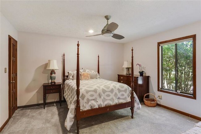 Building Photo - 586 Starlight Dr NE