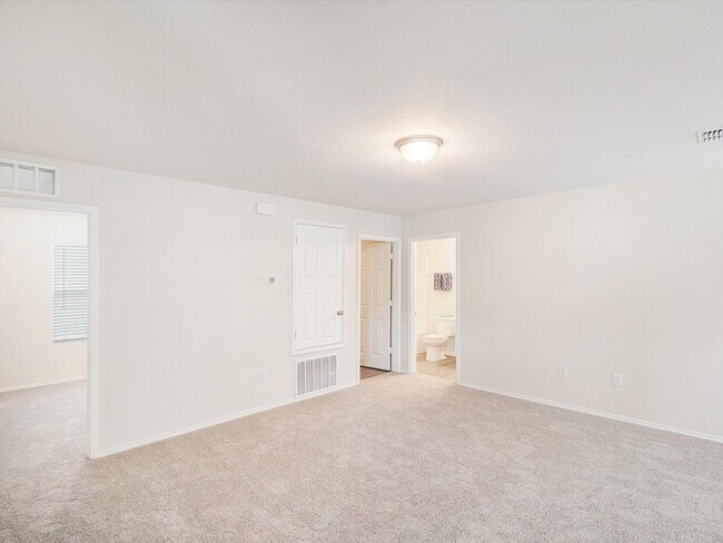 Building Photo - 405 Glendale Dr