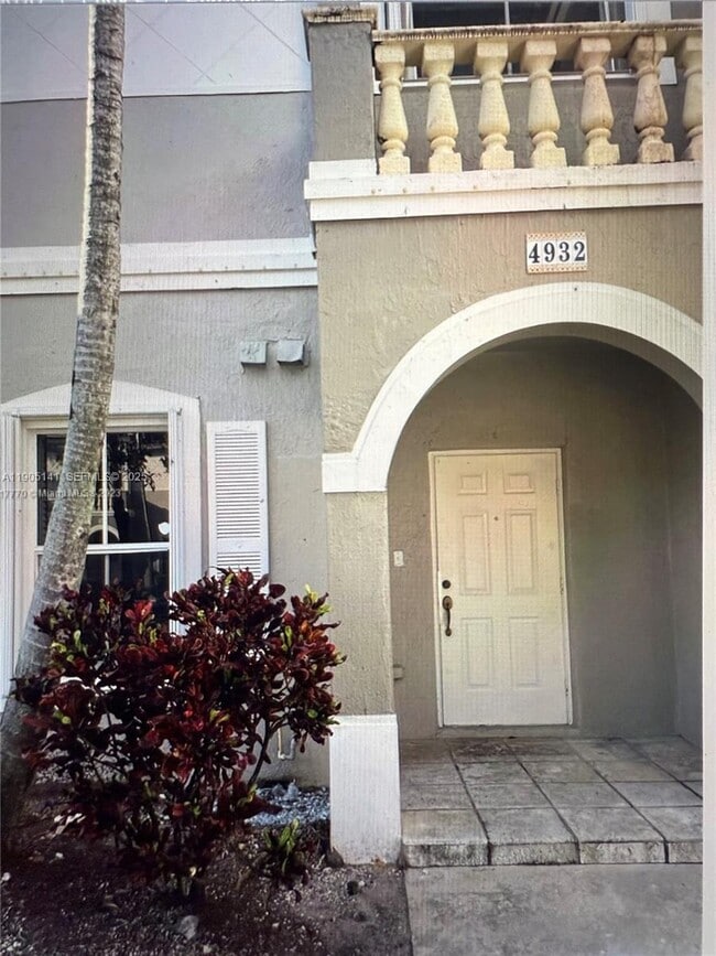 Building Photo - 4932 SW 140th Ter