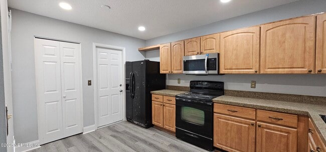 Building Photo - 7610 Baymeadows Cir W
