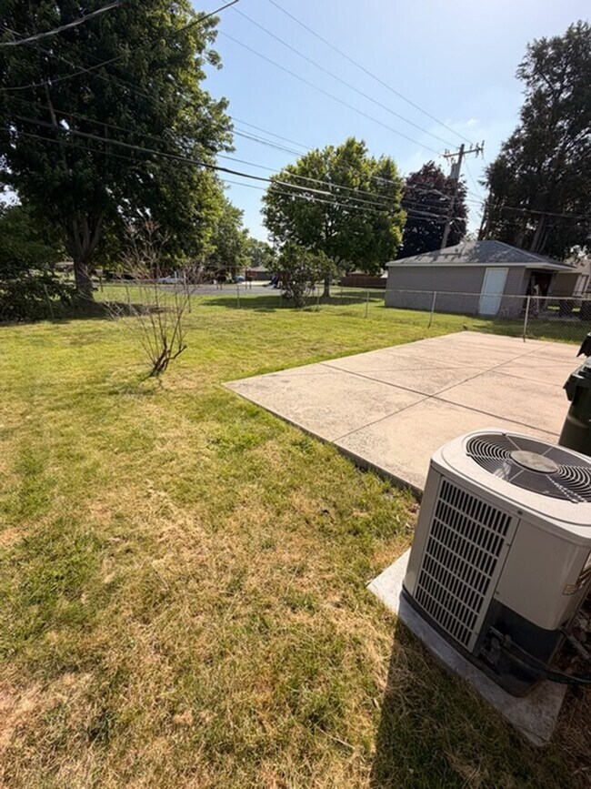 Building Photo - Charming Single-Family Home in Desirable Allen Park Neighborhood