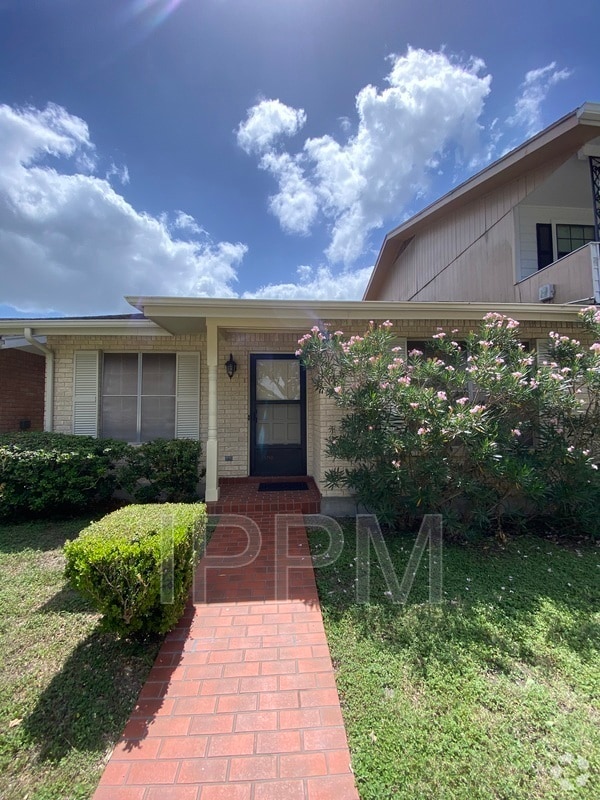 Building Photo - 1710 Palm Valley Dr W