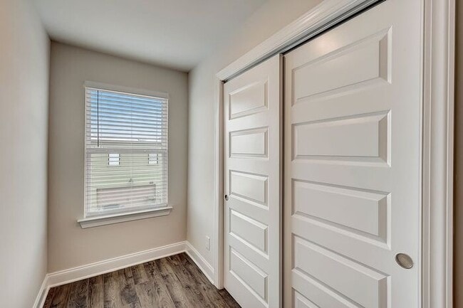 Building Photo - 1001 Lifford Ln