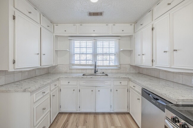 Building Photo - 3514 24th St