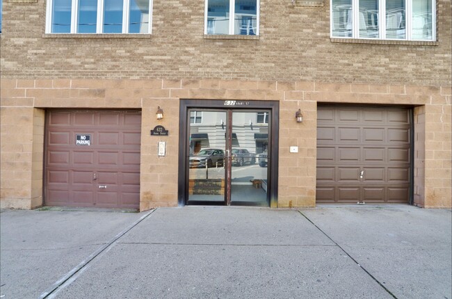 Building Photo - 632 Adams St
