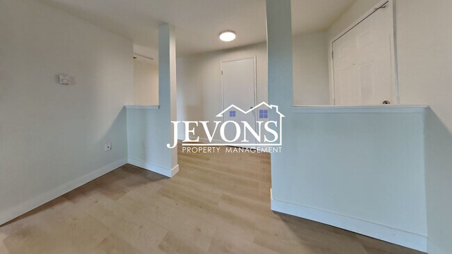 Building Photo - 2076 E 56th St