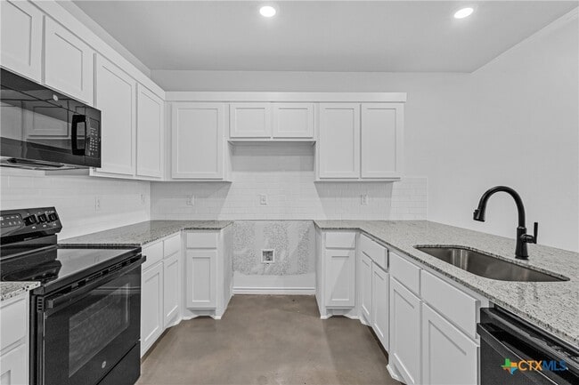 Building Photo - 905 Smoke Tree Ln