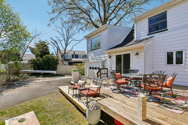 Building Photo - 1850 Fernwood Rd