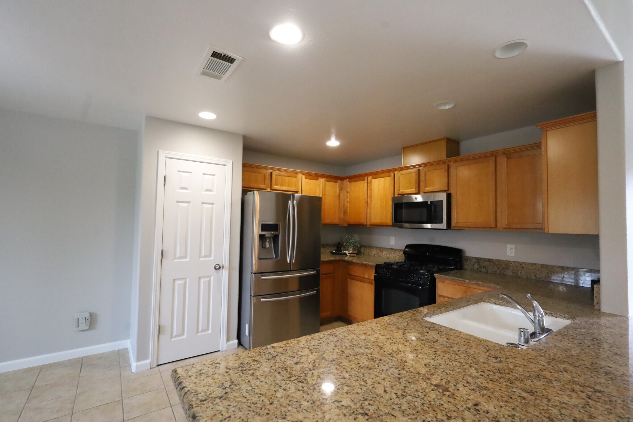 Building Photo - 6673 E El Monte Way