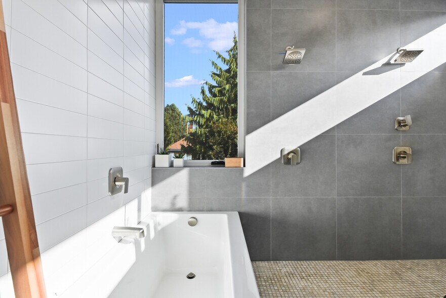 Building Photo - 2824 SE 18th Ave