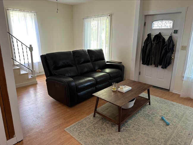 Building Photo - 214 S G St