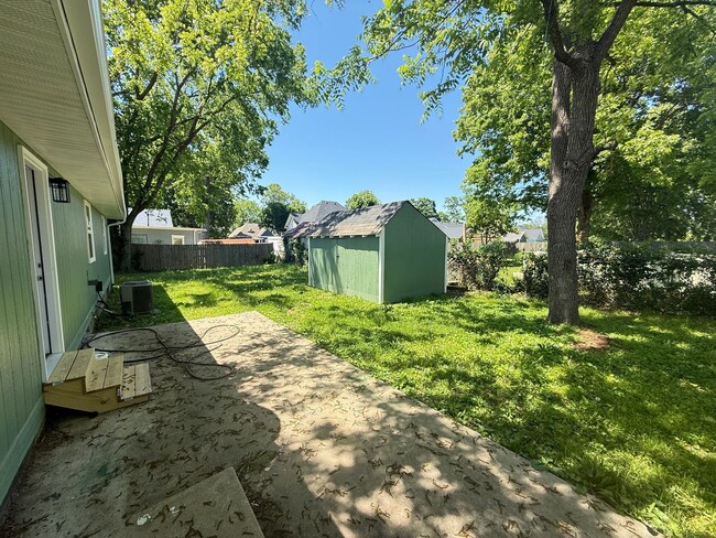 Building Photo - 4 bed 2 Bath Ozark, MO