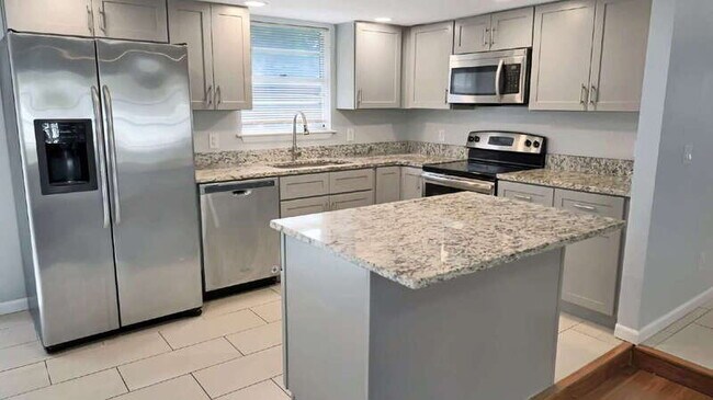 Building Photo - 2963 Moore Dr