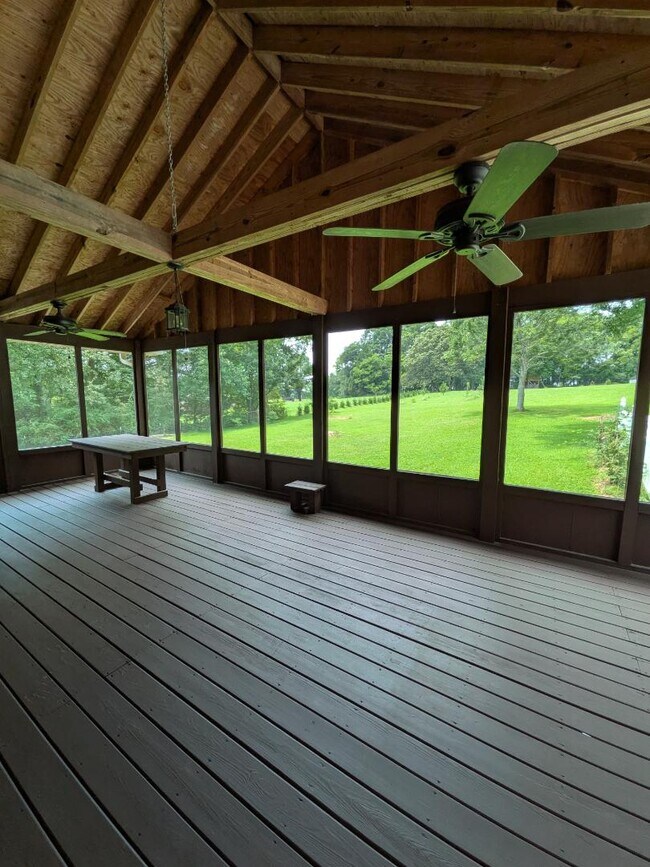 Building Photo - 102 Huntington Ridge Rd