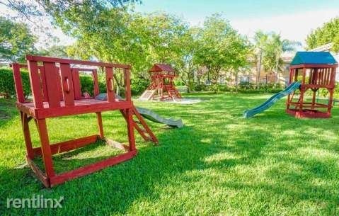 Building Photo - 13940 Pines Blvd