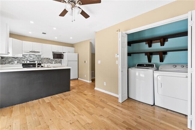 Building Photo - 2266 Oak Glenn Cir