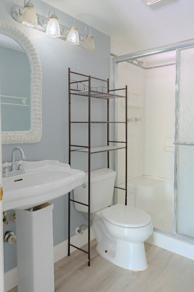 Building Photo - 8215 Sun Spring Cir