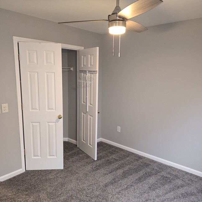 2nd bedroom - 4007 Longbow Ct