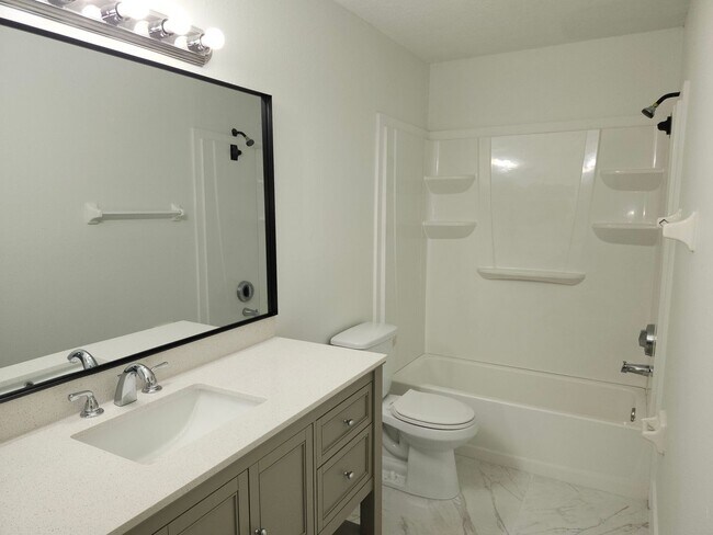 Building Photo - 2260Casc107
