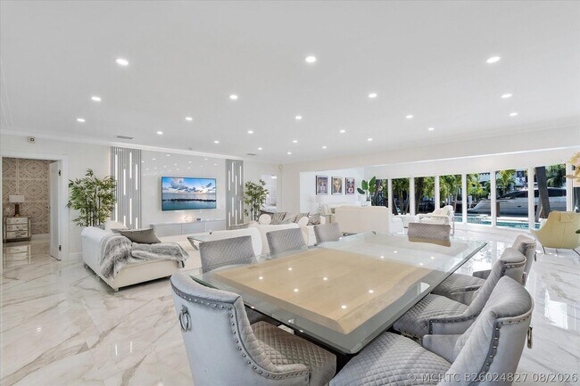 Building Photo - 207 Royal Palm Dr