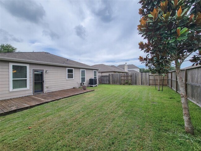 Building Photo - 1610 Pointe Leone