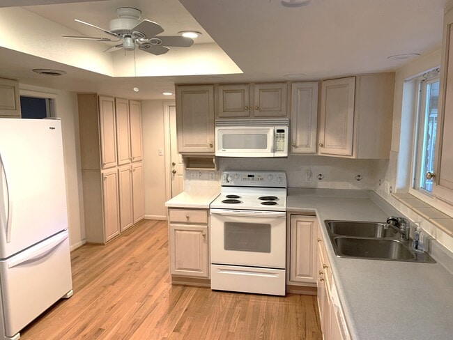 Building Photo - 3055 Crabapple Rd