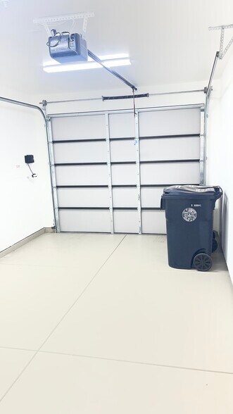 Building Photo - 1012 Uptown Aly