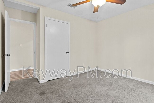 Building Photo - 219 Brooks Dr