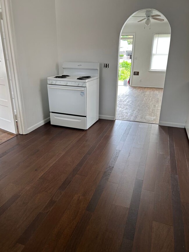 Building Photo - 2 Br 1 Ba available Now